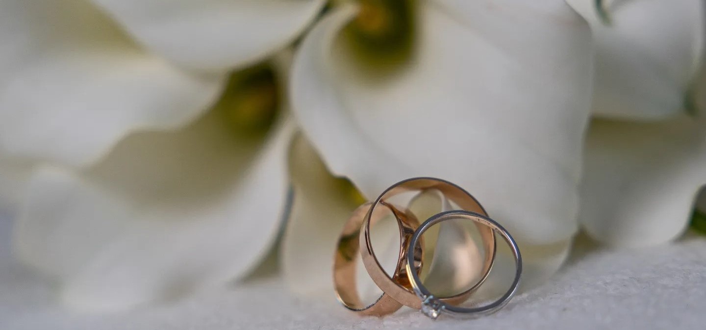 Wedding flowers and rings