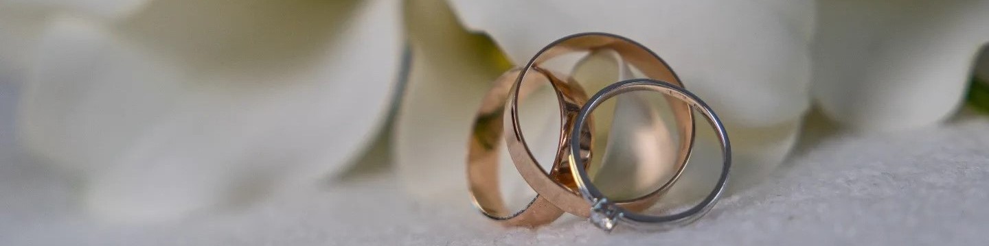 Wedding flowers and rings